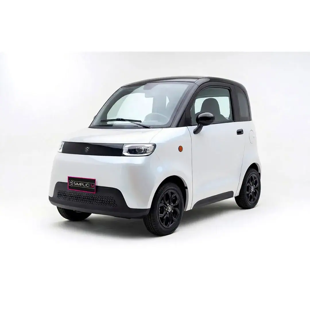 Simplici S1 – voiture sans permis électrique – vue de trois quarts avant, blanche