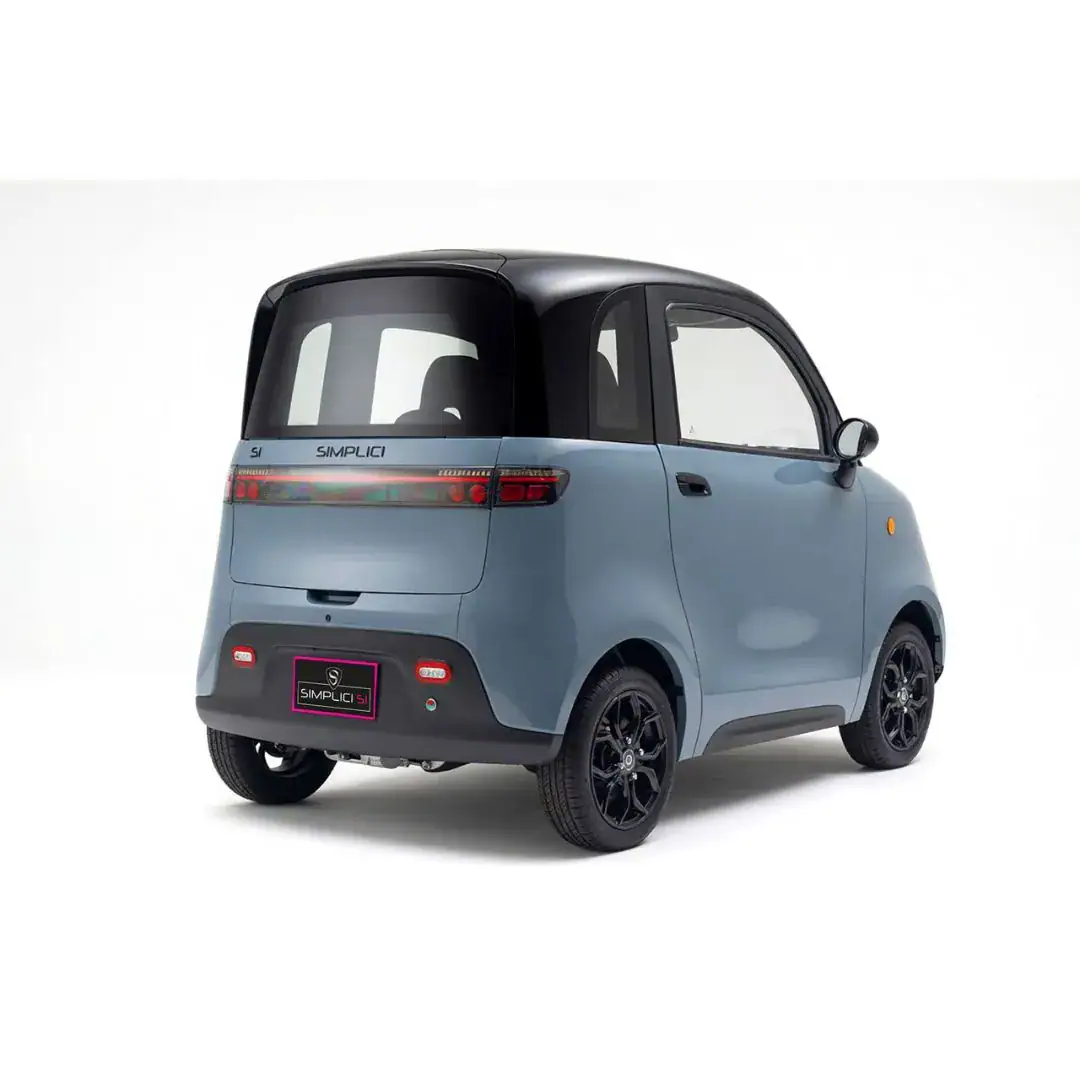 Location Simplici S1 – voiture sans permis électrique en Île-de-France – vue de trois quarts arrière, bleu gris