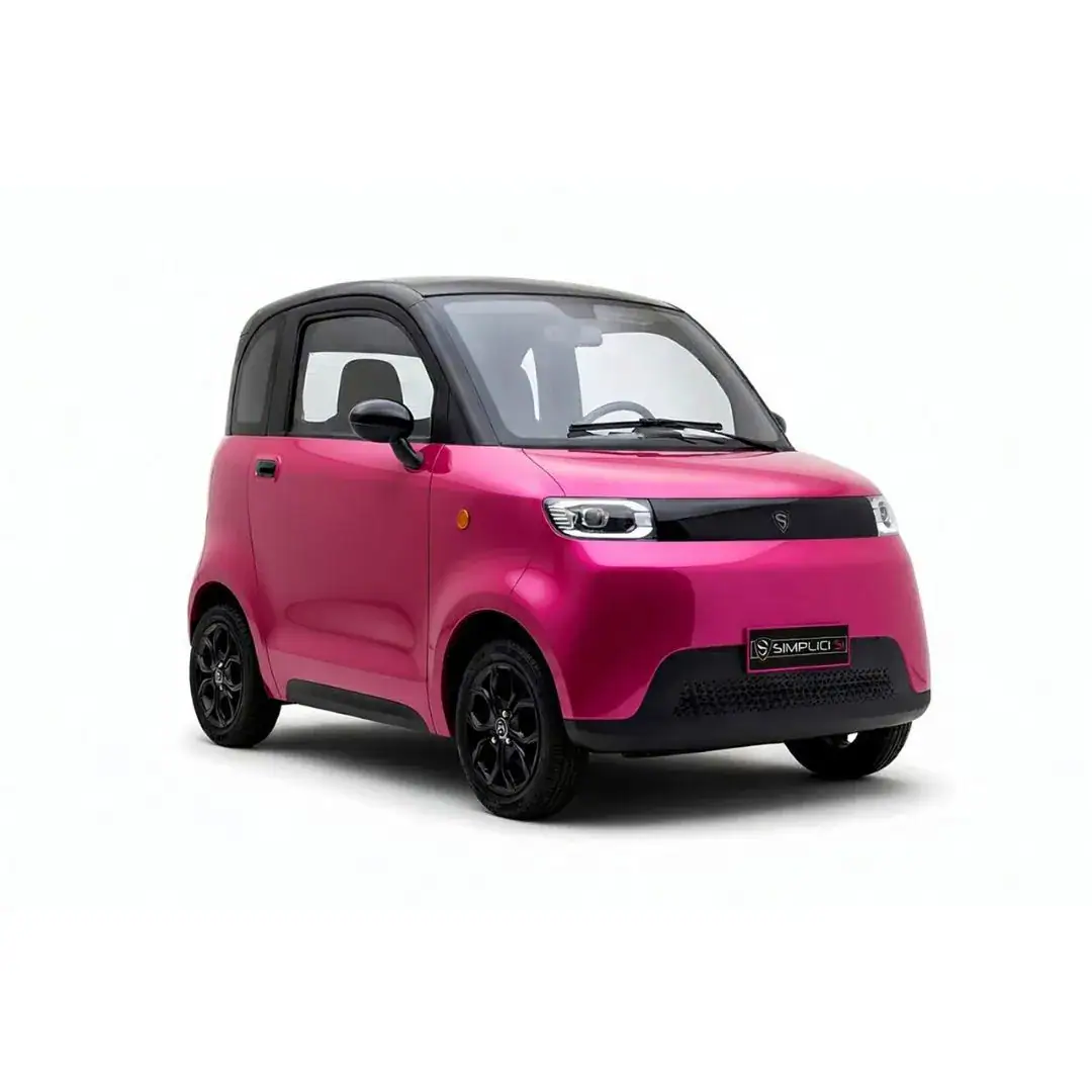 SIMPLICI S1 rose – voiture sans permis électrique – vue de trois quarts avant, autre angle